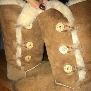 Ugg Bailey Button